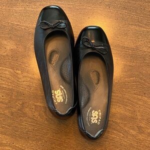 SAS Women's Classic Black Flats 6W
